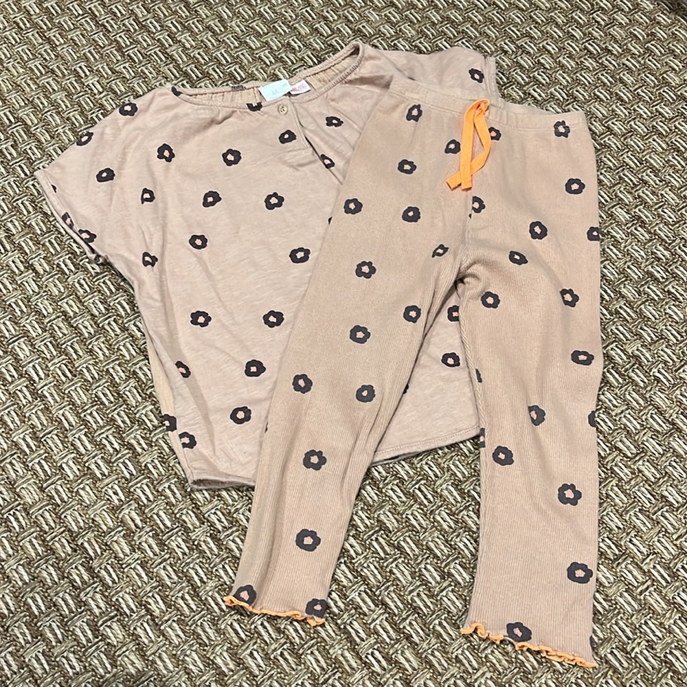 ZARA pajamas set, toddler girl size 3-4 years, good condition.